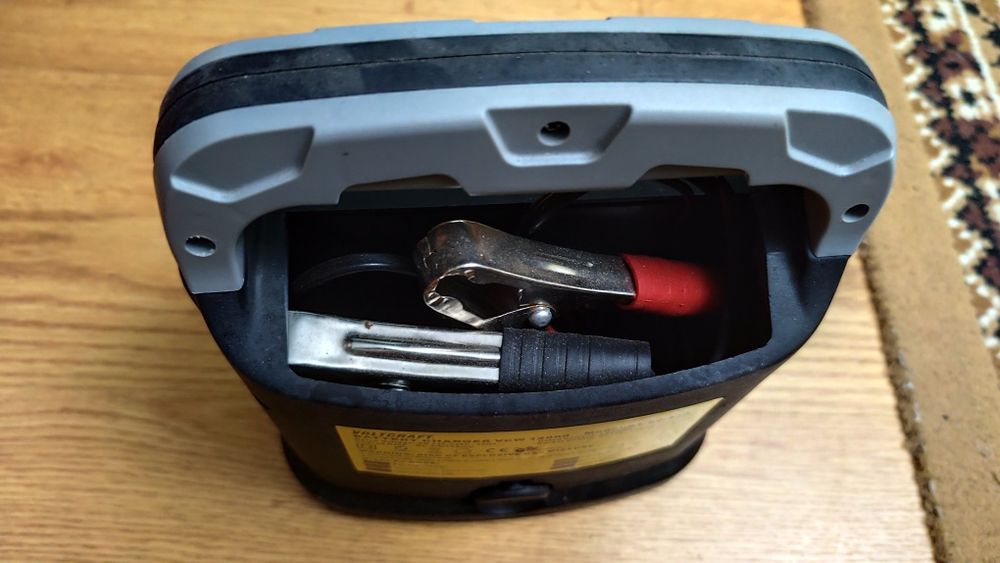 Зарядно за акумулатор.Voltcraft.