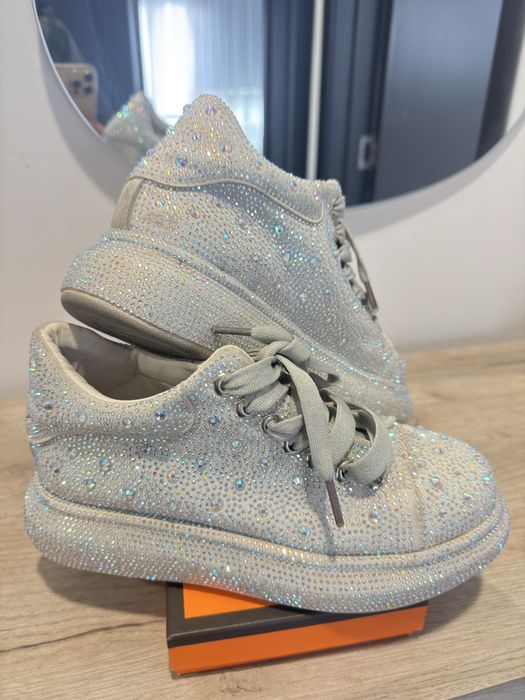 Уникален блясък ! Кецове за всеки повод