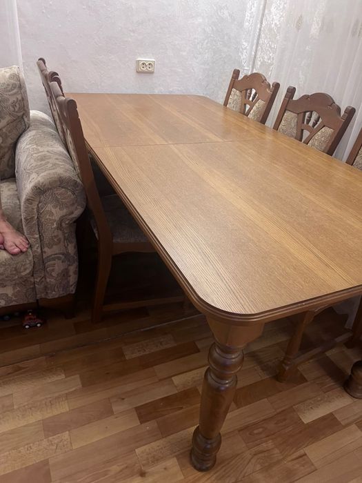 Стол для гостинной