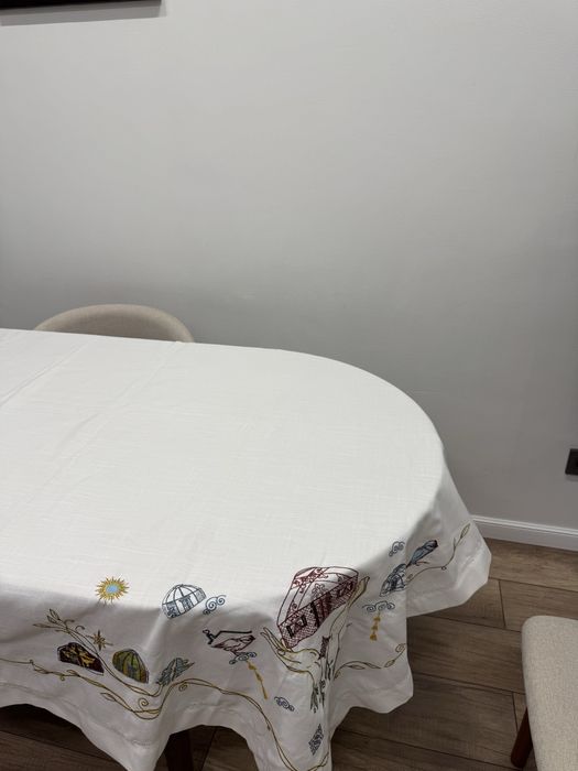 Скатерть с вышивкой