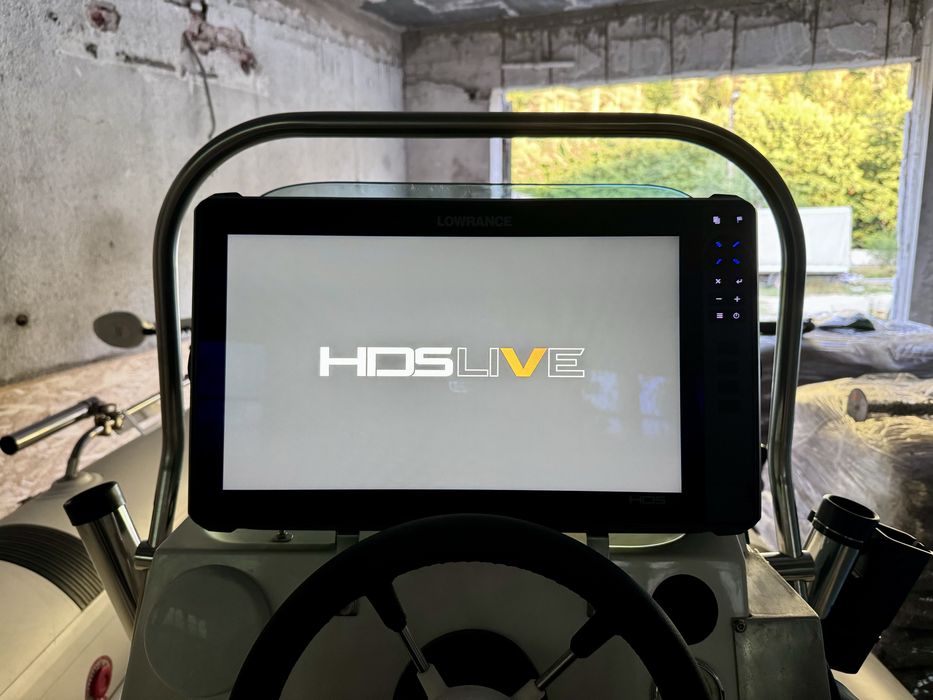 Сонар Lowrance HDS Live 16" и сонарен модул/хъб S3100