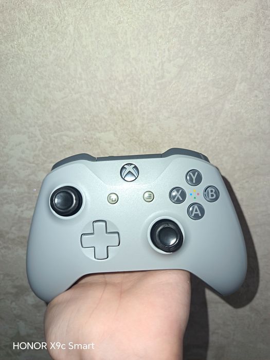 XBOX ONE S  512 гб