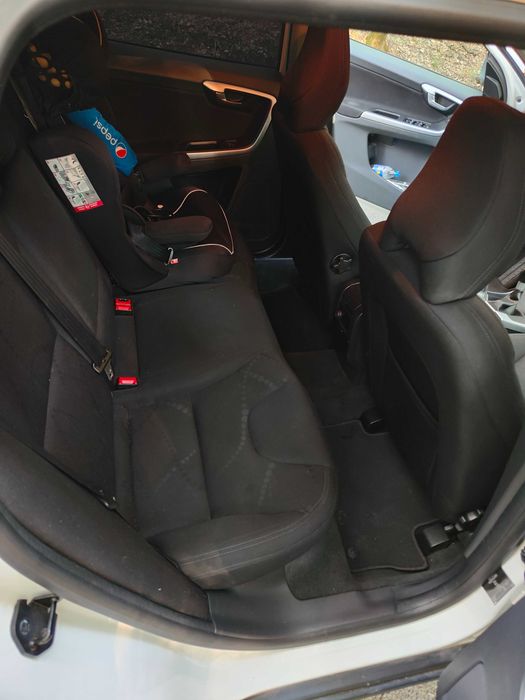 Volvo XC60 4x4 - Diesel ( Driv-e )  , Euro 5 - 2012 - Impecabil .