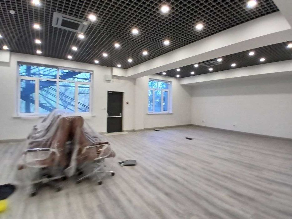 А.Кодирий.Монумент мужества.Сдам в аренду бизнес центр 5 этажей из 7.