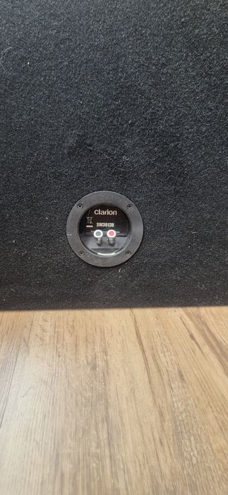 Subwoofer Auto Pasiv Clarion + Incintă Bass-Reflex, Sunet Puternic