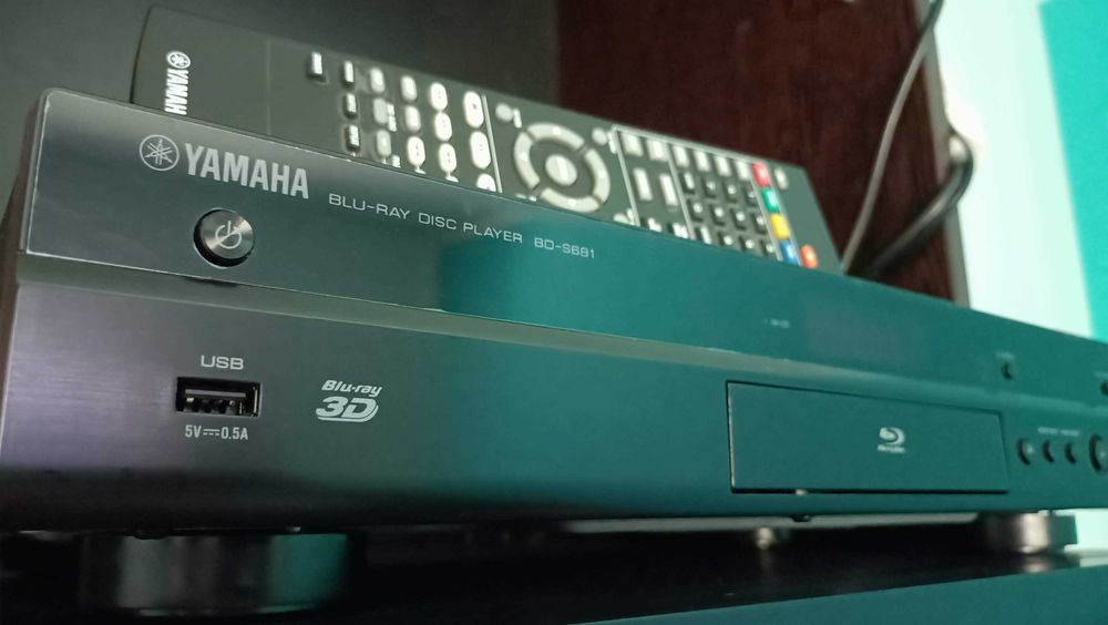 Yamaha BD-S681 Blu-ray player Wi-Fi 3D upscaling 4K Miracast