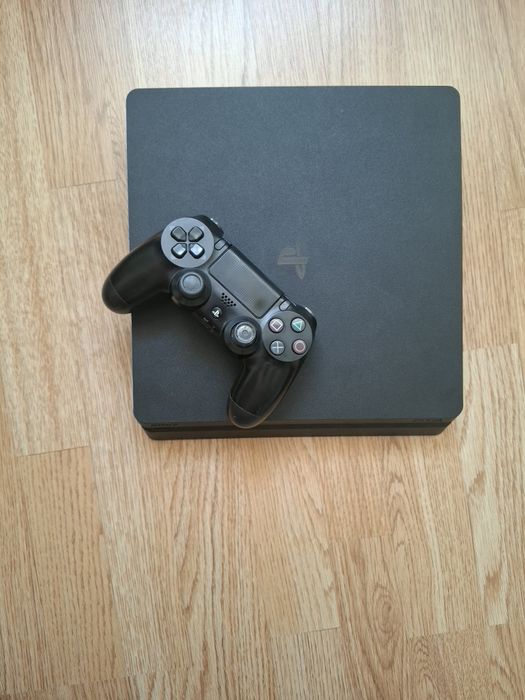 Consolă Playstation 4 slim 1TB
