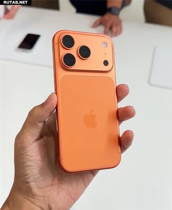 Iphone17pro orange
