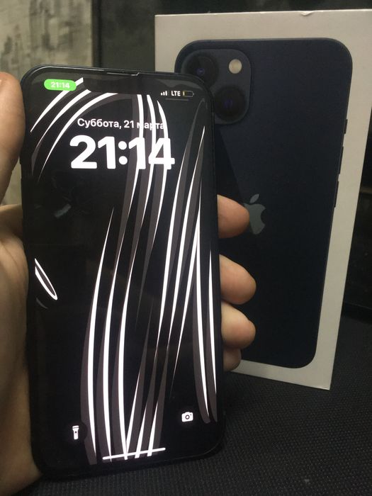 Продам IPhone 13