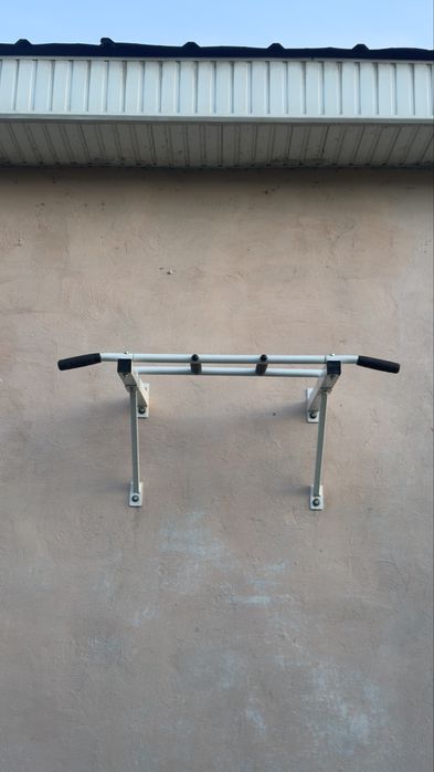 продам 2 турника и грушу