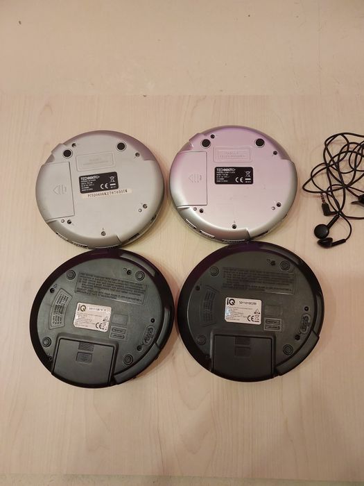 Lot 4 CD-Playere Technika, IQ. Citiți anunțul.