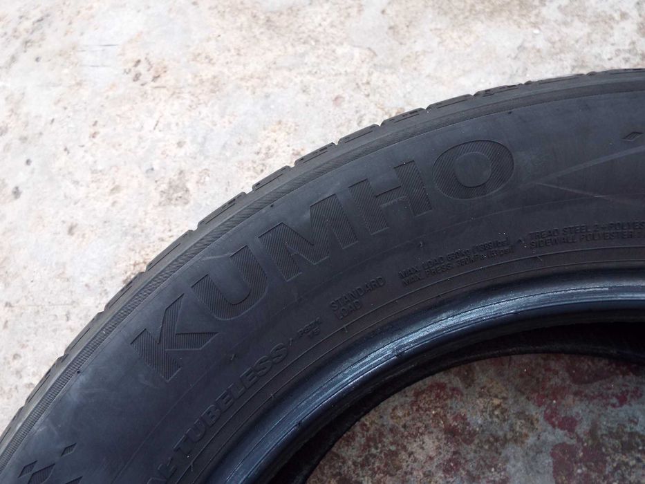 vand 4 anvelope de vara 205/60/16 kumho pret 300ron  amandoua