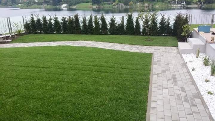 Rulouri de gazon piatra decorativa albă