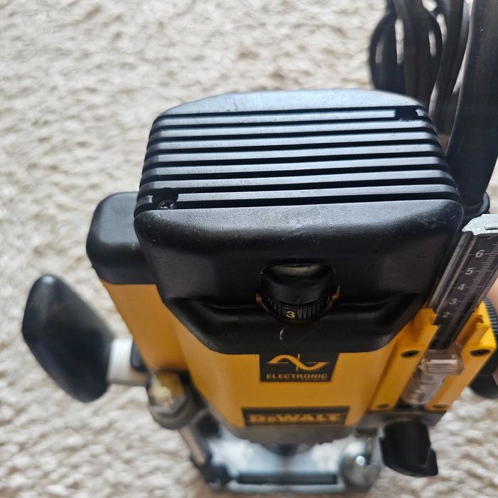 Dewalt DW625E 2kW оберфреза