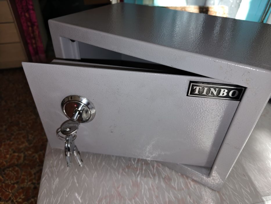 Сейф металлический Новый