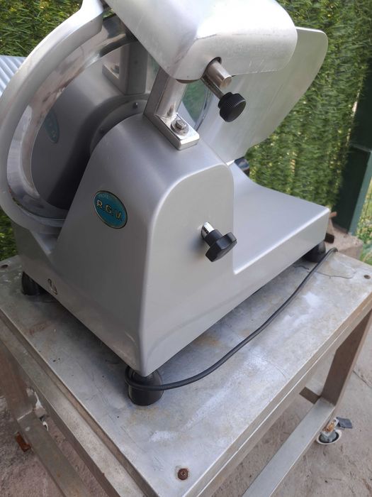 Професионална Колбасорезачка Ф.25