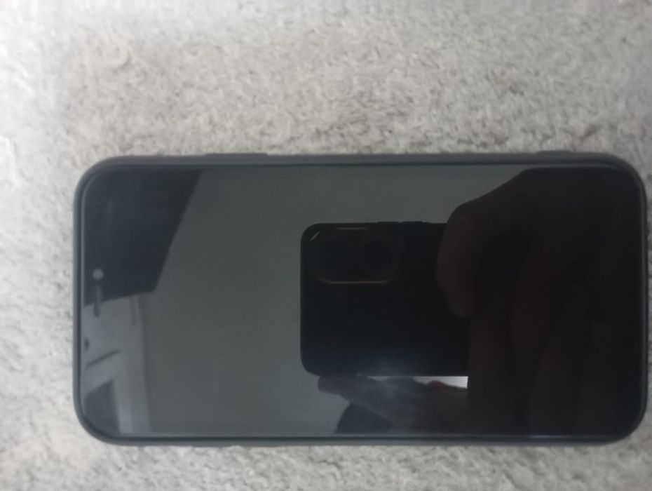 Продам айфон 11 128