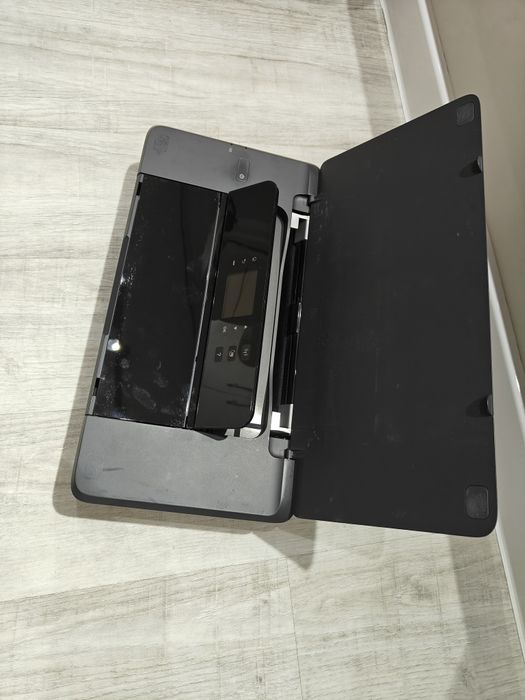 принтер цветной HP OfficeJet 200 Mobile Printer