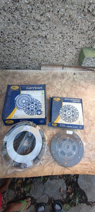 Продавам претискателен и феродов диско комплект