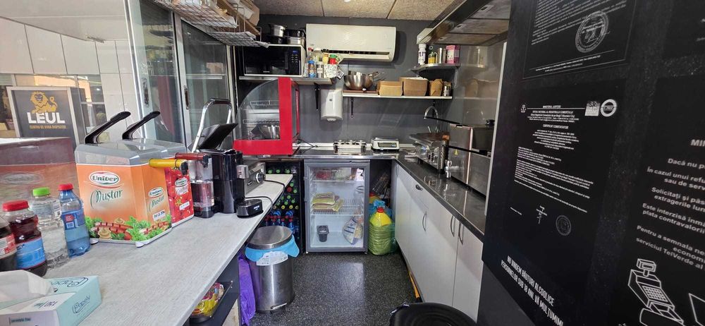 AFACERE LA CHEIE Food truck complet echipat in Cluj-Napoca + masina inghetata ( model TS3000T)