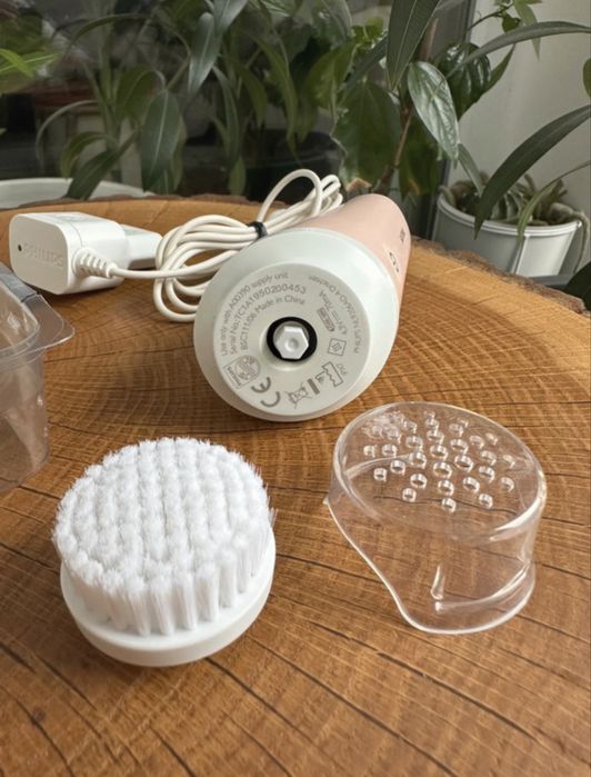 Perie mini de curatare fata