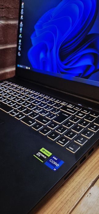 Laptop gaming i9 13900HX RTX 4080 16" 2K 240Hz 32GB DDR5 1TB NVMe