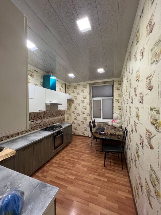 Zarafshonda 2 xonali uy sotiladi