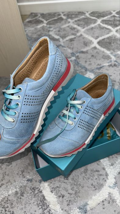 Кроссовки от бренда Baver