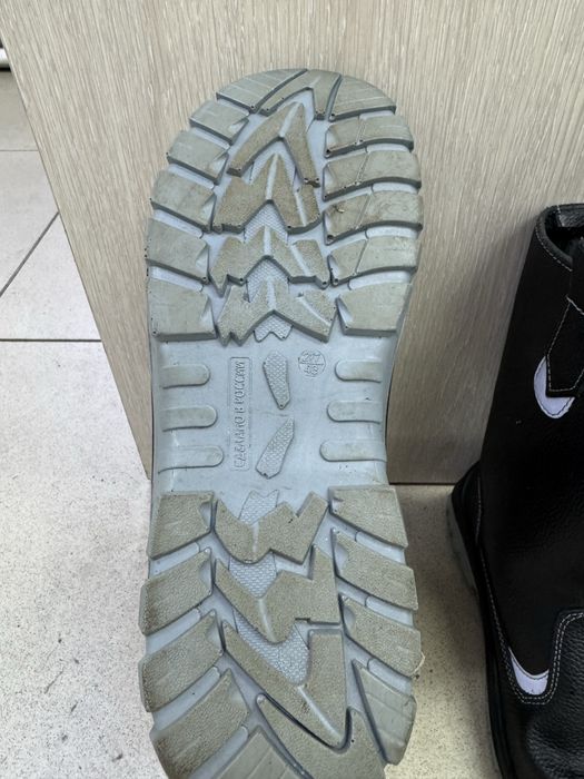 Сапоги и кроссовки 43 размера