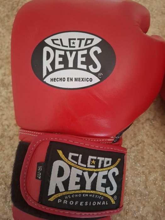 Боксерские перчатки. Бокс қолғаптары. Reyes