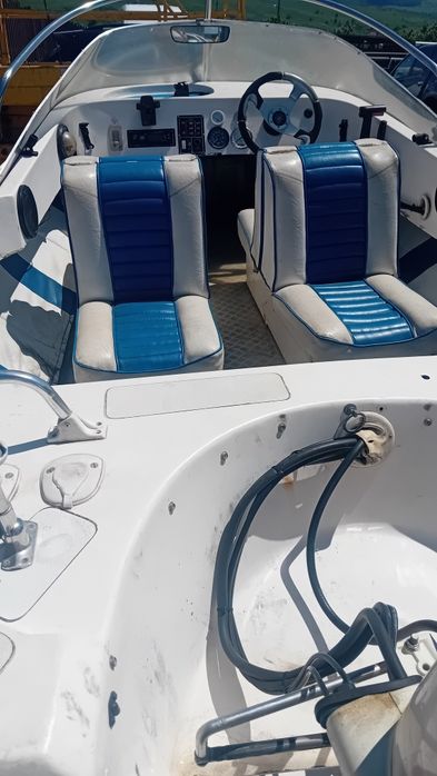 Vand sau schimb ansamblu barca