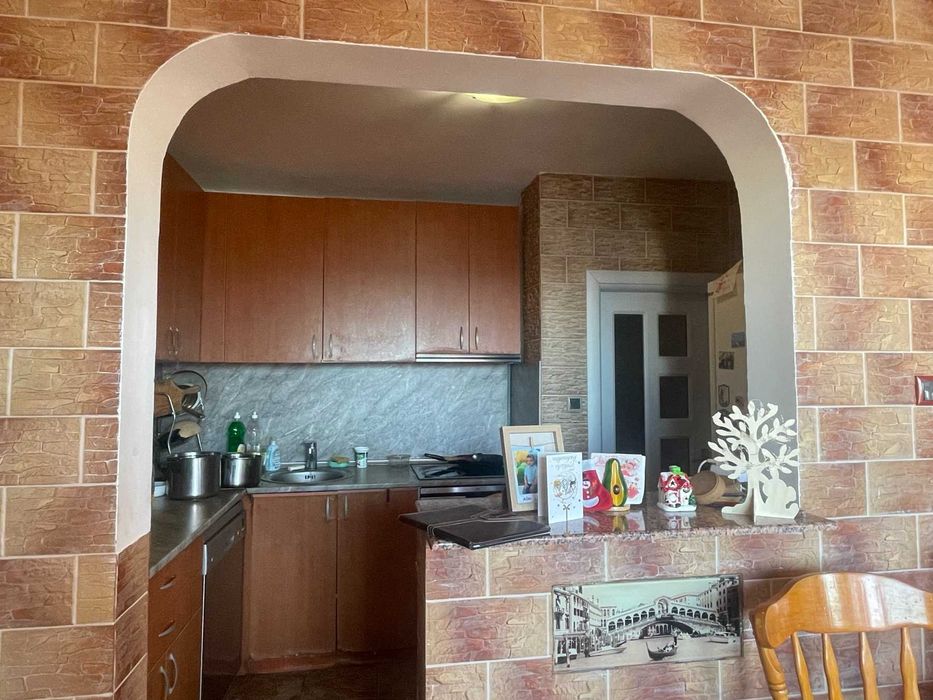 Продава се Тристаен апартамент в София, Дружба 2 - 122 кв.м за 1459 €/кв.м - Снимка #1