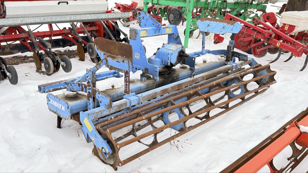 Продам вертикальную фрезу