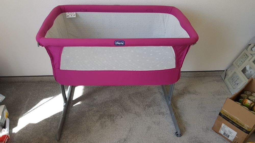 Бебешко легло next to me