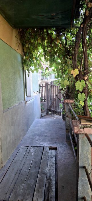 Teren cu casa de vânzare