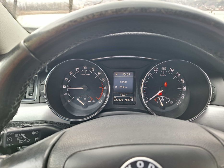 vând skoda superb 2