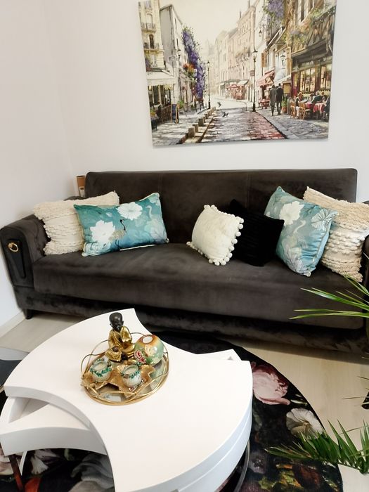 Продавам холов диван