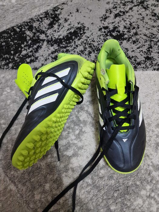 Vand adidasi fotbal