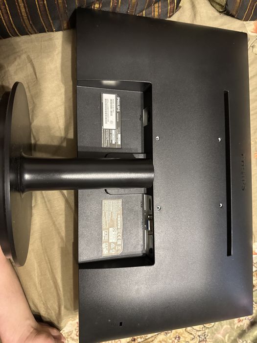 Монитор 22дюйма