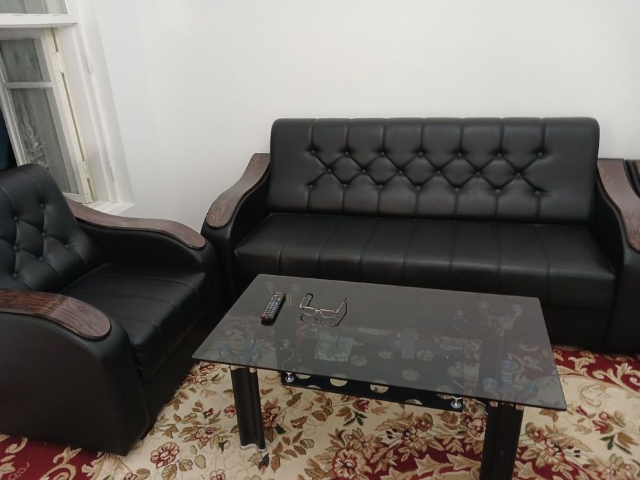 Devan sotiladi stoli bilan