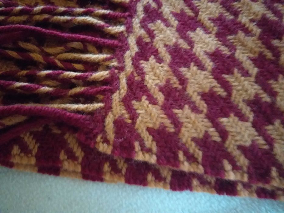 Топъл, моден шал