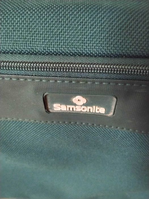 Samsonite лек куфар за ръчен багаж с 4 колелца