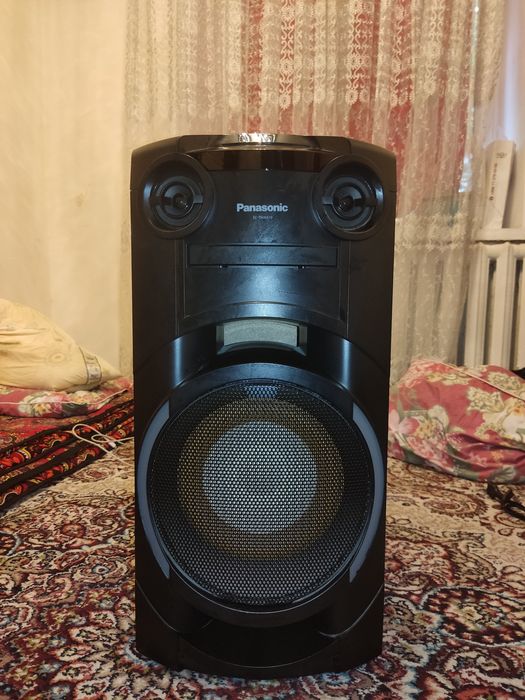 Срочно продается колонка очень хорошая чёткий легко подключается.