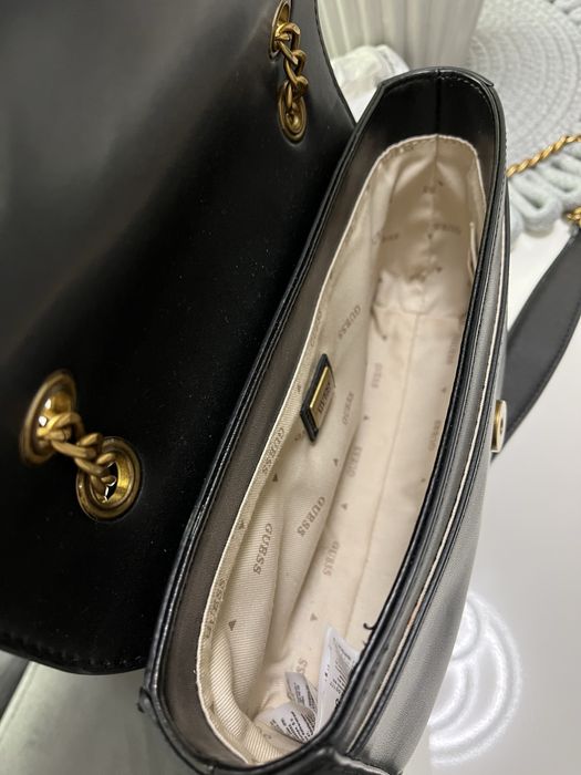 Оригинална Дамска чанта Guess