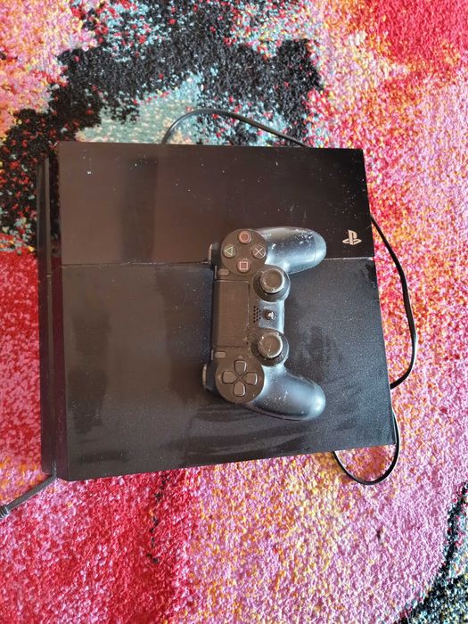 Продавам PS4 Slim