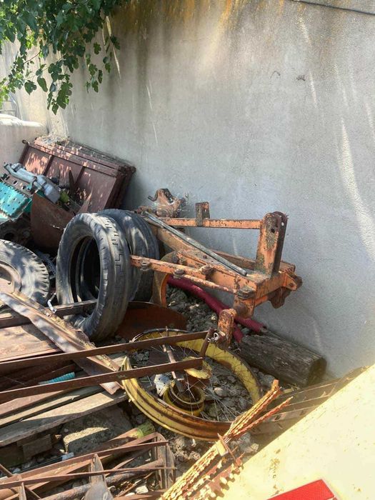 Tractor UTB U445 + atasamente (remorca, plug, prasitoare)
