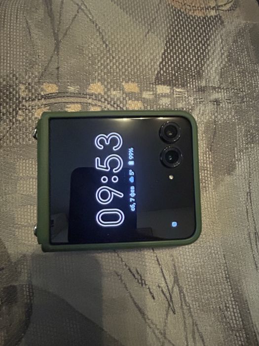 Motorola50 ultra razr