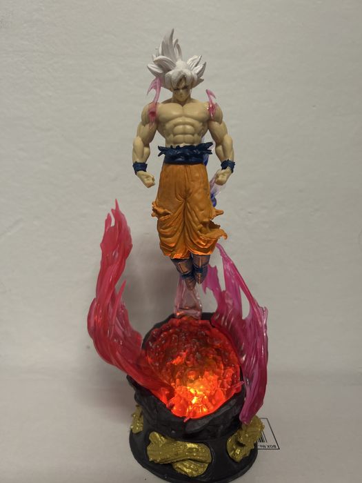 Figurina Dragon ball z ultra instinct
