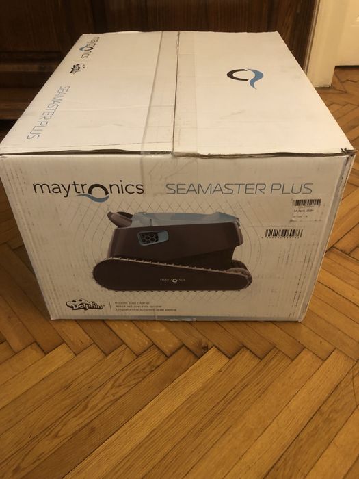 Roboti aspirator curatare intretinere piscina Dolphin S200 S300 M400
