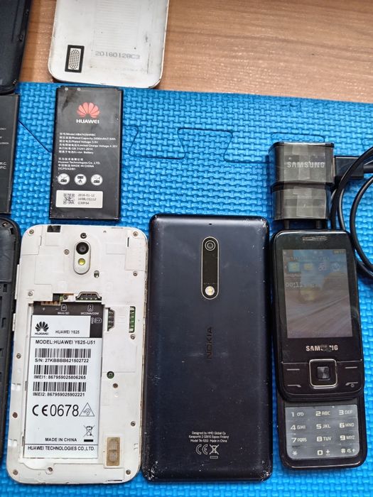 Телефони за части